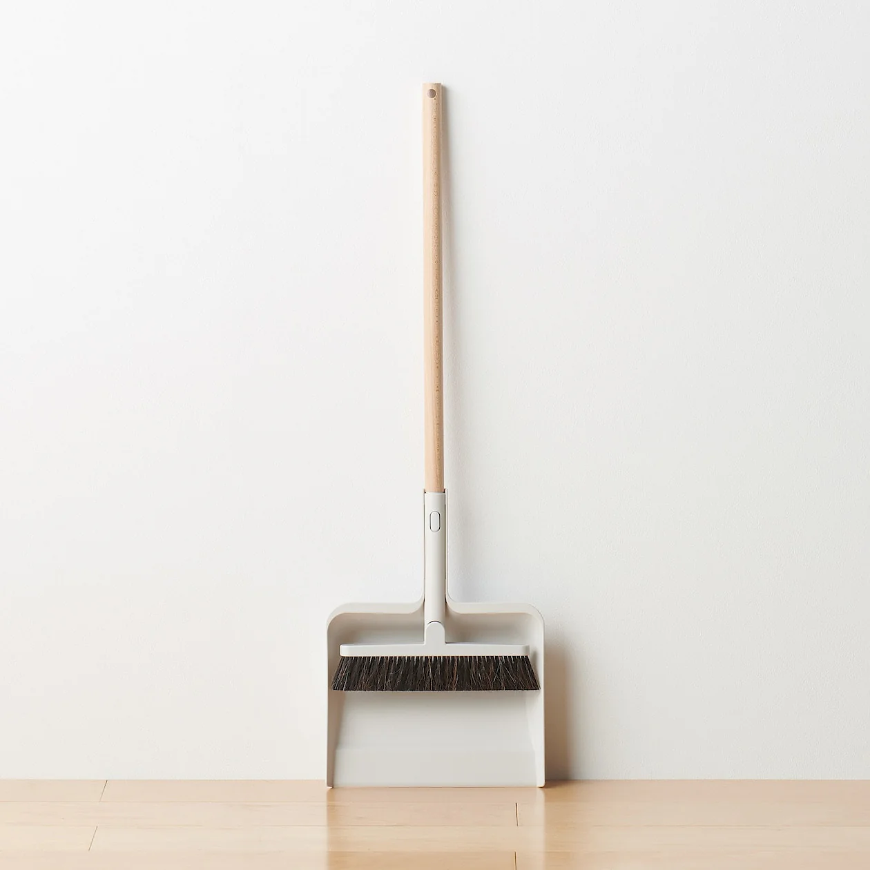Cleaning System - Flat Dustpan - Image 3