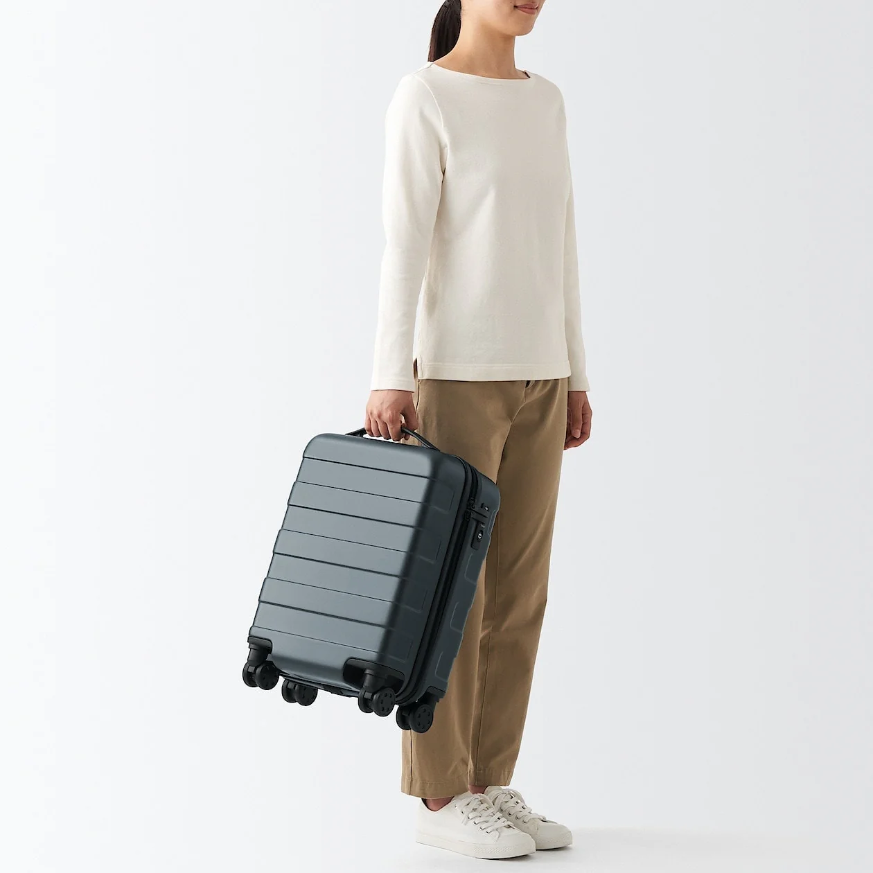 Hard Shell Suitcase - 20L (47cm) - Image 11