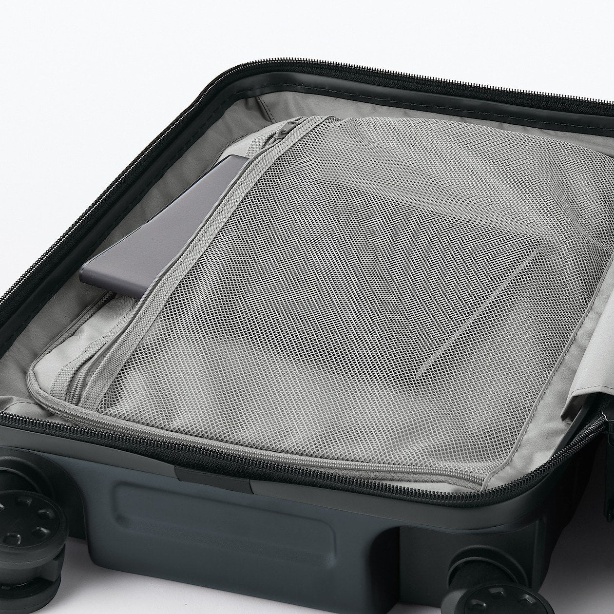 Hard Shell Suitcase - 20L (47cm) - Image 22