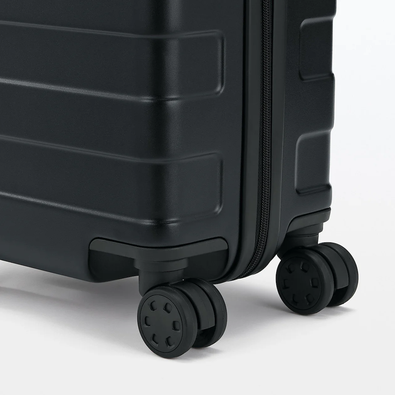 Hard Shell Suitcase - 20L (47cm) - Image 39