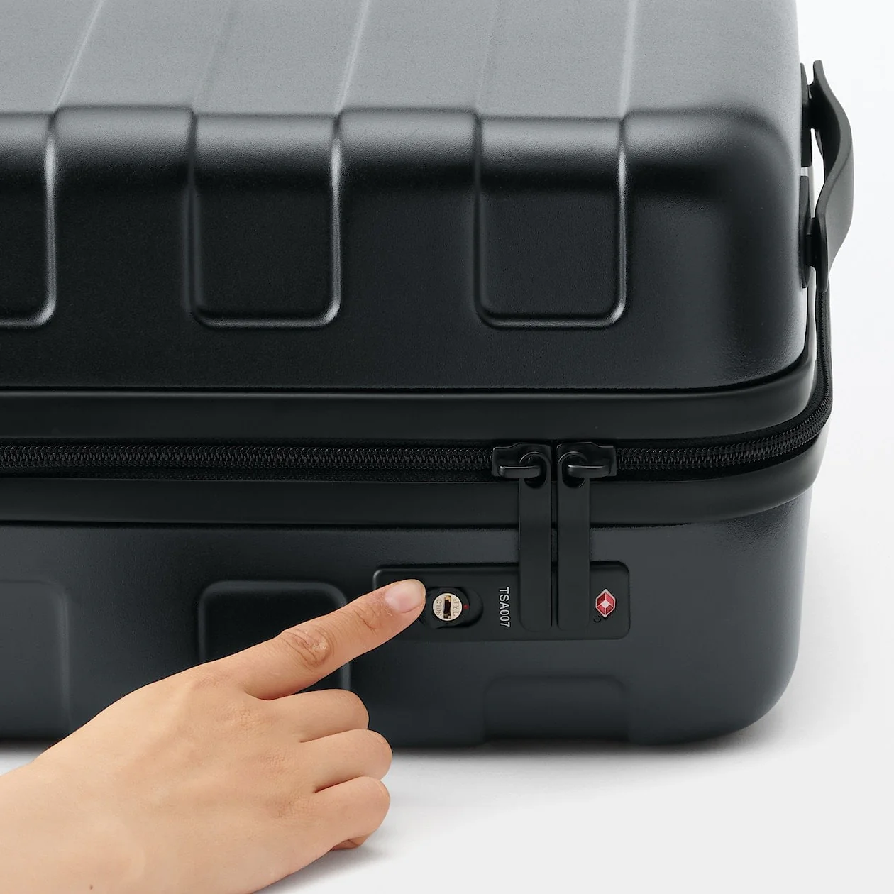 Hard Shell Suitcase - 20L (47cm) - Image 41