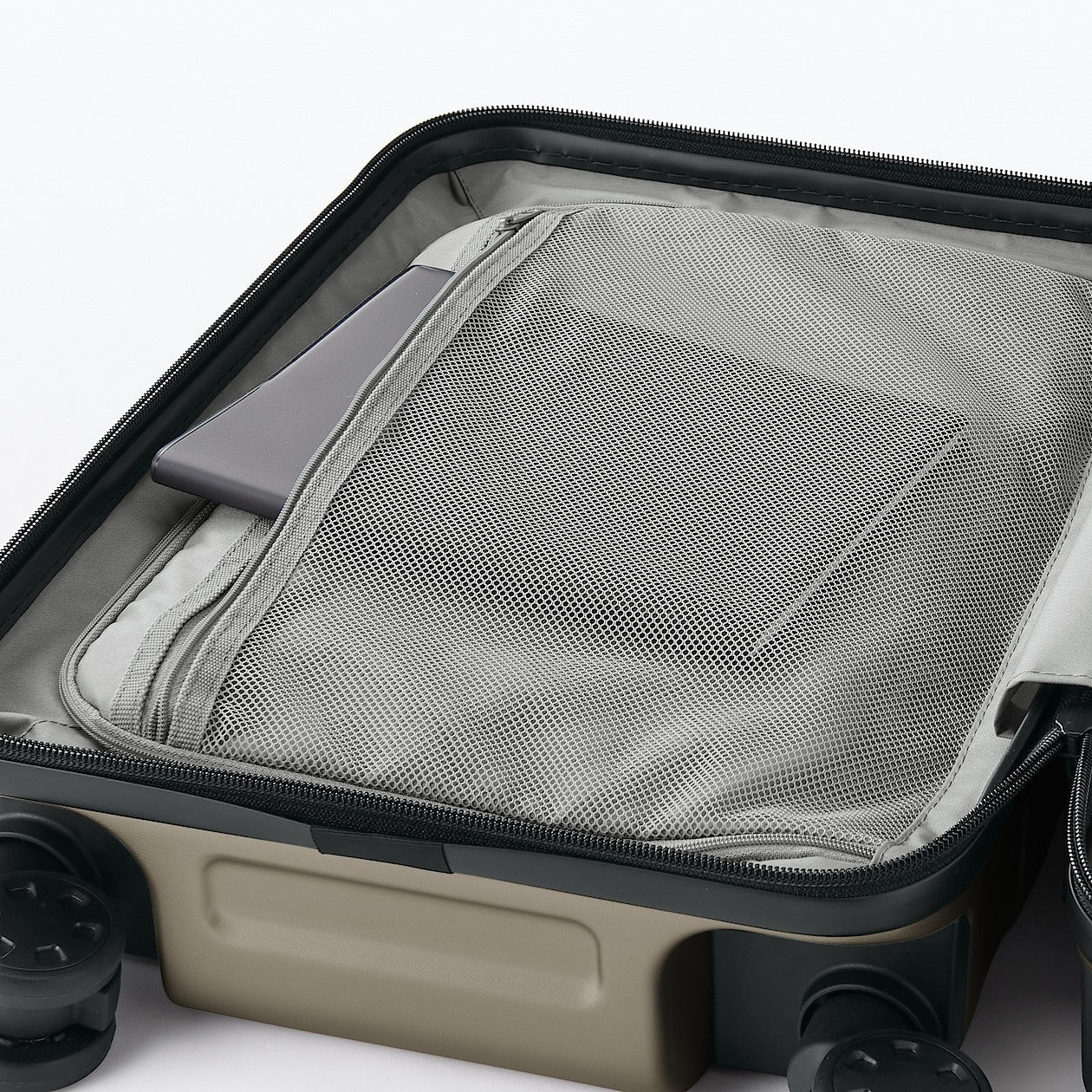 Hard Shell Suitcase - 20L (47cm) - Image 49