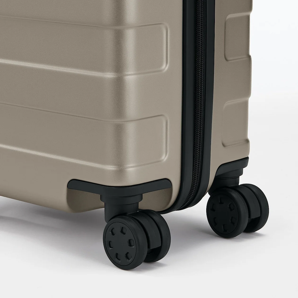 Hard Shell Suitcase - 20L (47cm) - Image 50
