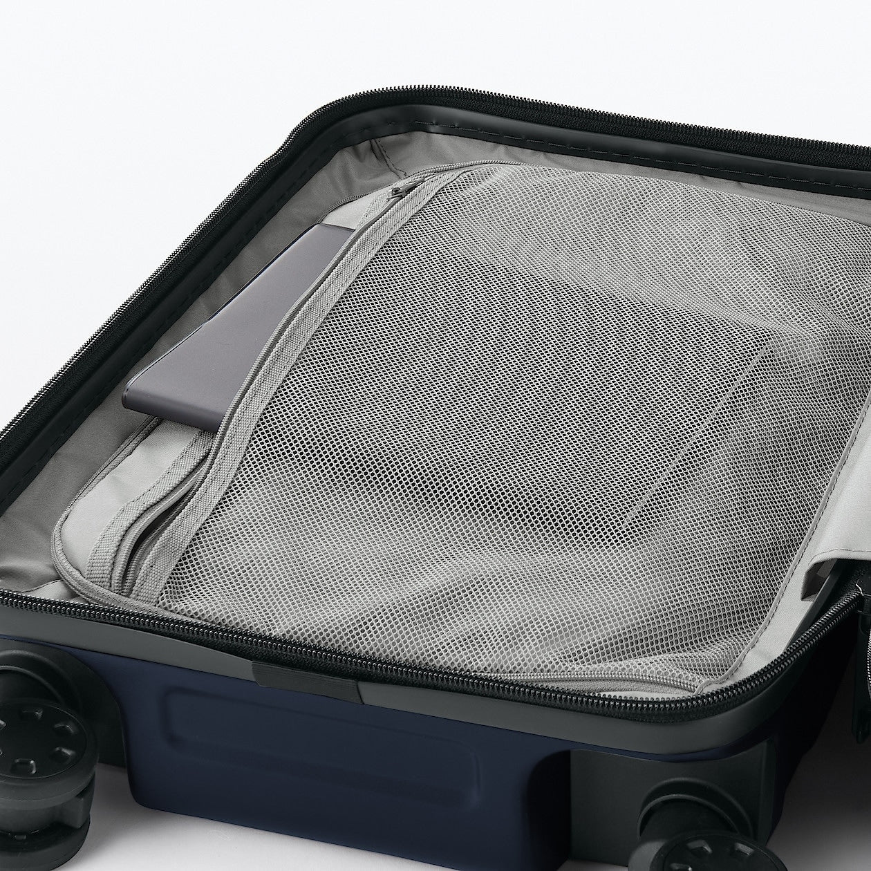 Hard Shell Suitcase - 20L (47cm) - Image 60