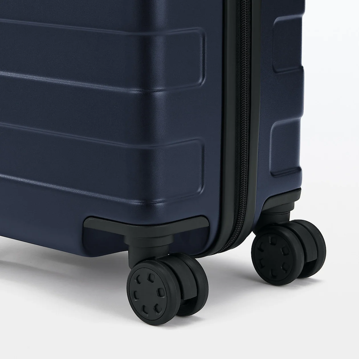 Hard Shell Suitcase - 20L (47cm) - Image 61