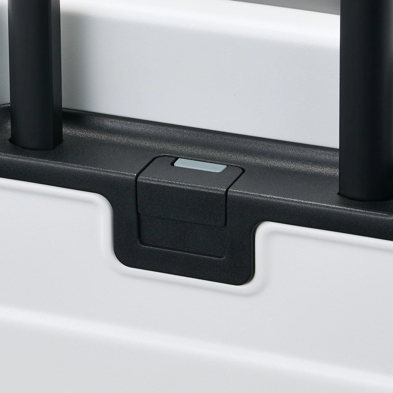 Hard Shell Suitcase - 36L (54cm) - Image 11