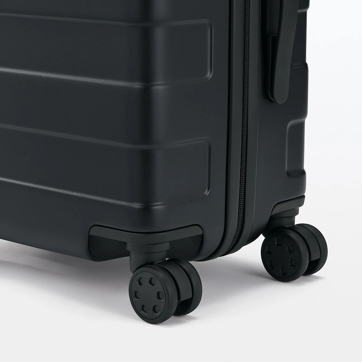 Hard Shell Suitcase - 36L (54cm) - Image 137