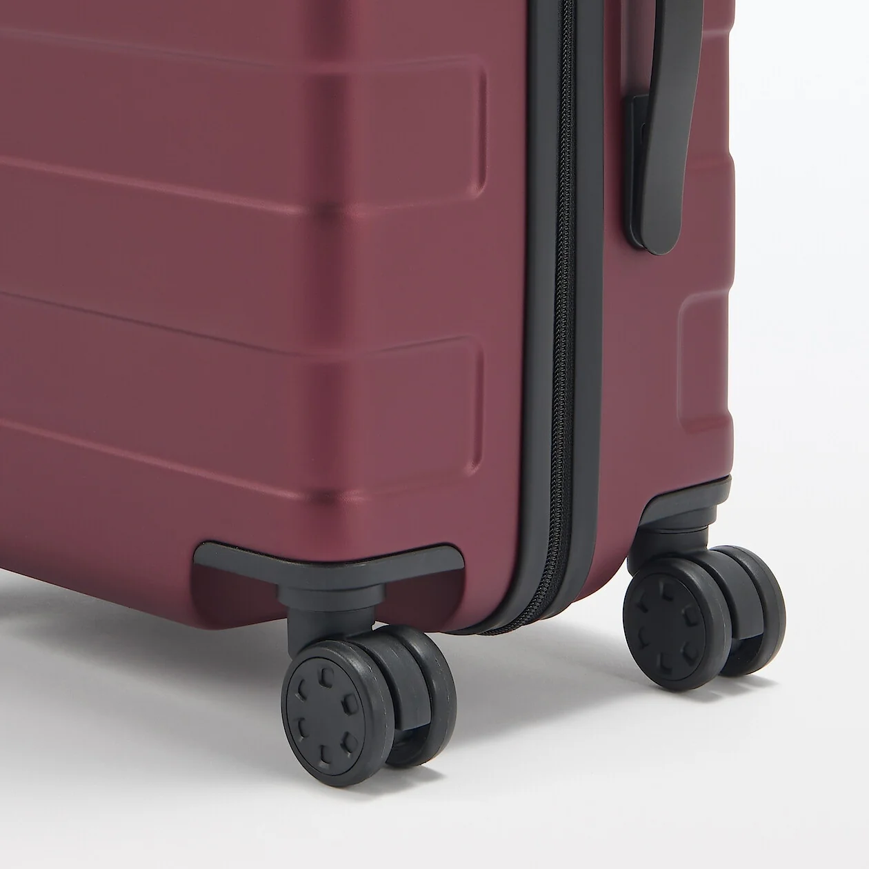 Hard Shell Suitcase - 36L (54cm) - Image 25