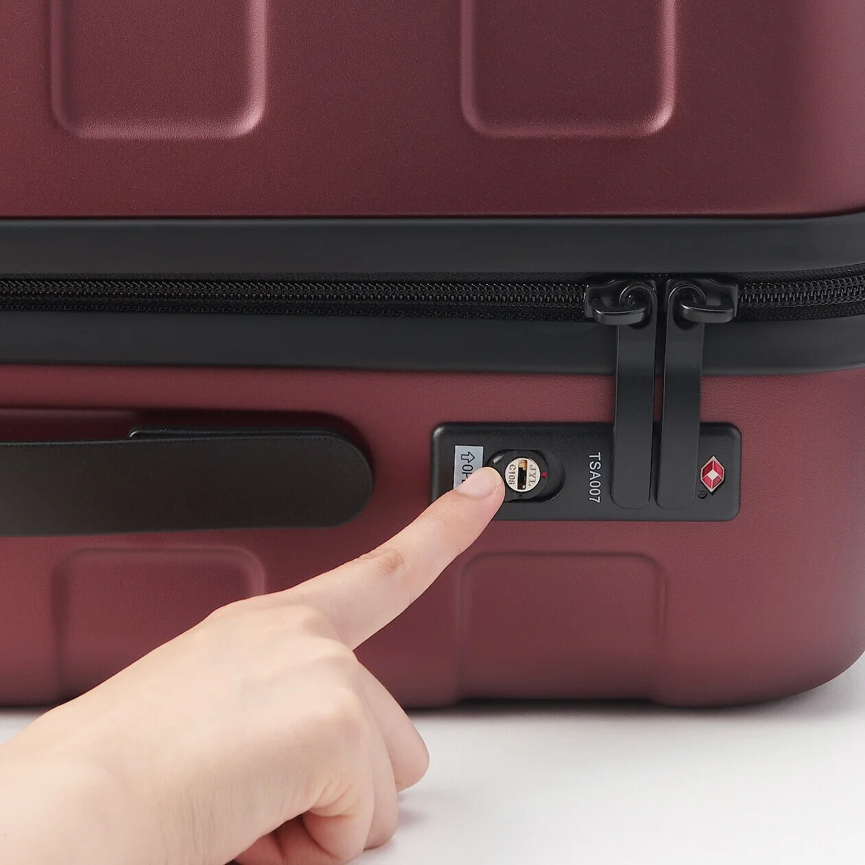 Hard Shell Suitcase - 36L (54cm) - Image 27