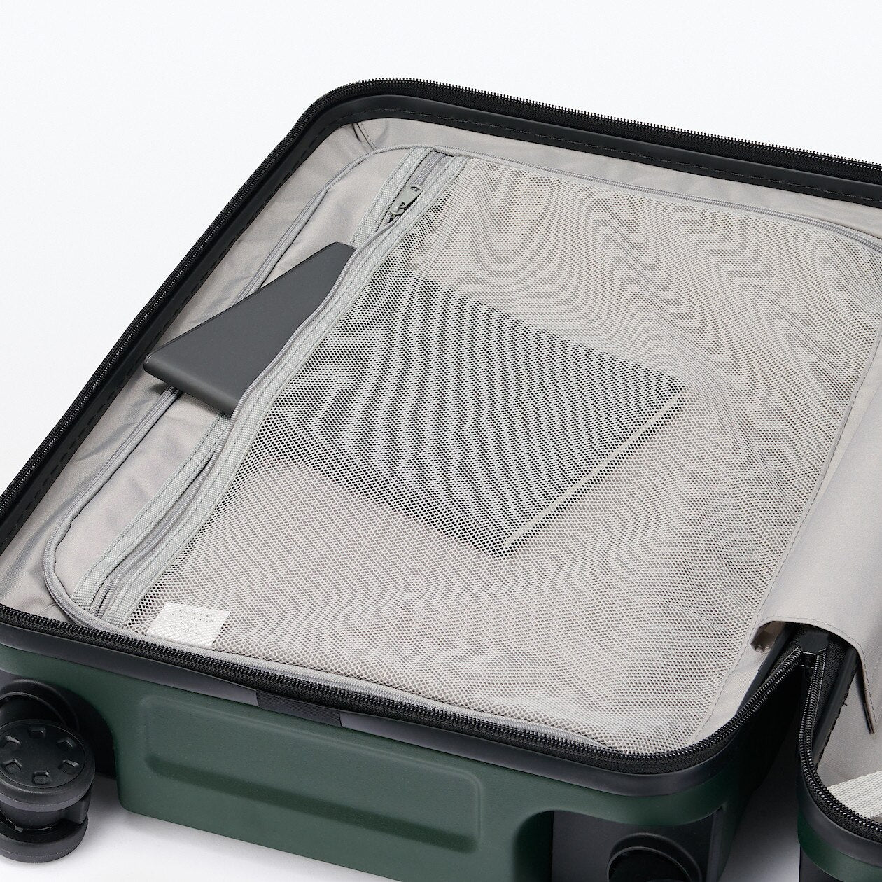 Hard Shell Suitcase - 36L (54cm) - Image 46