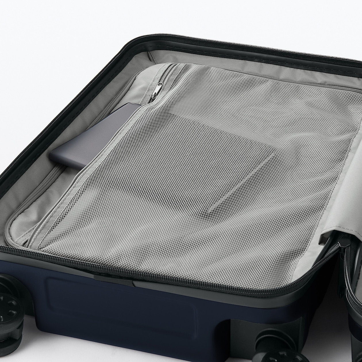 Hard Shell Suitcase - 36L (54cm) - Image 85