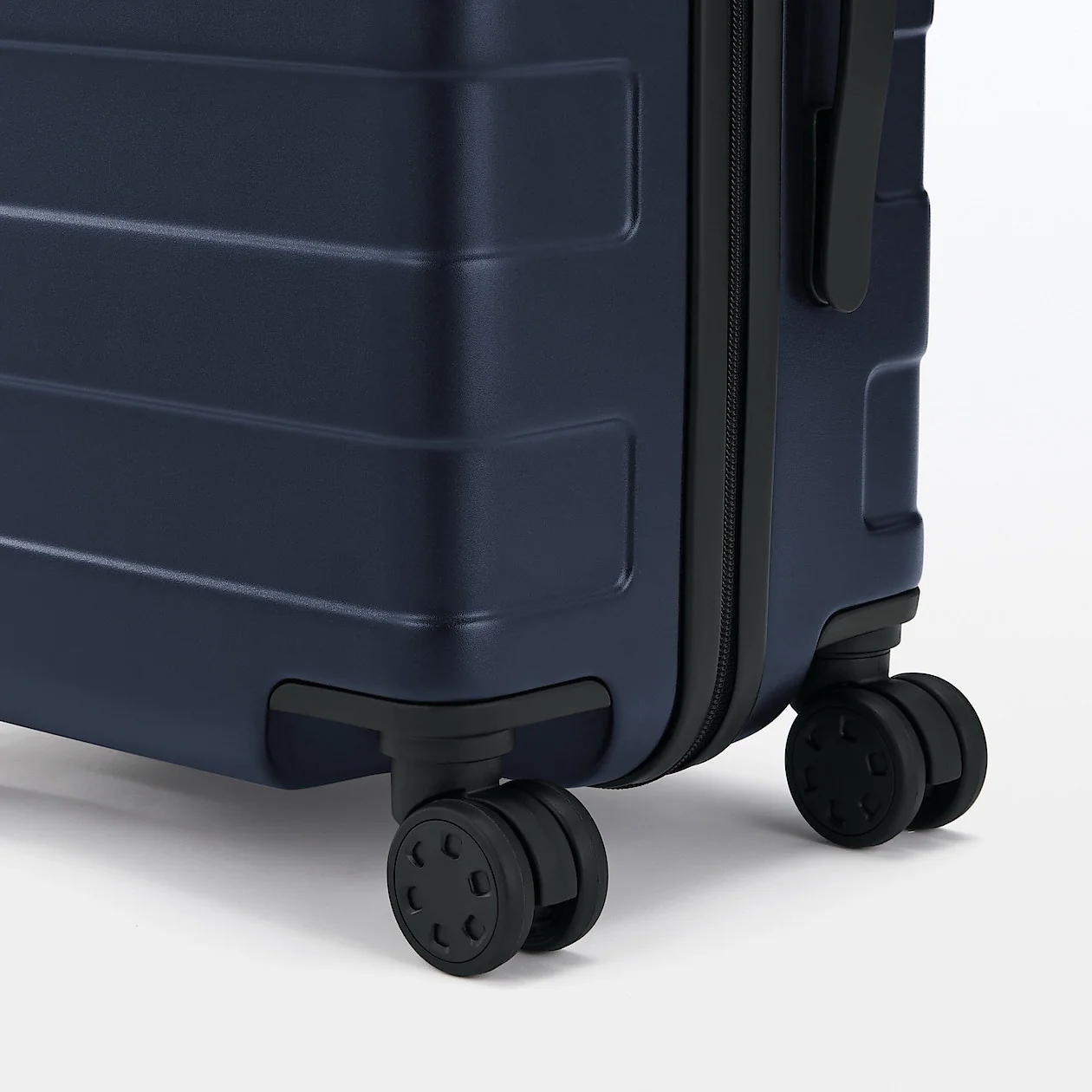 Hard Shell Suitcase - 36L (54cm) - Image 86