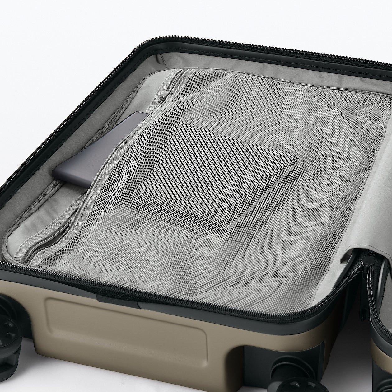 Hard Shell Suitcase - 36L (54cm) - Image 97