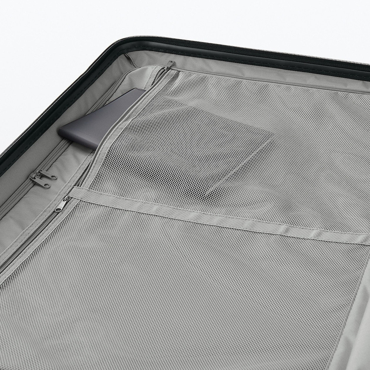 Hard Shell Suitcase - 75L (71.5cm) - Image 103