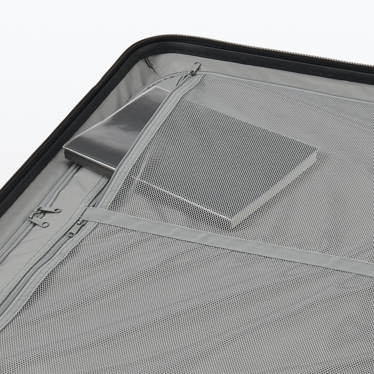 Hard Shell Suitcase - 75L (71.5cm) - Image 27