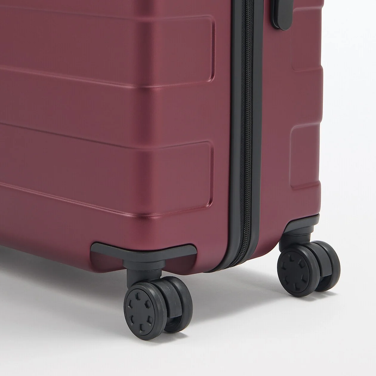 Hard Shell Suitcase - 75L (71.5cm) - Image 28