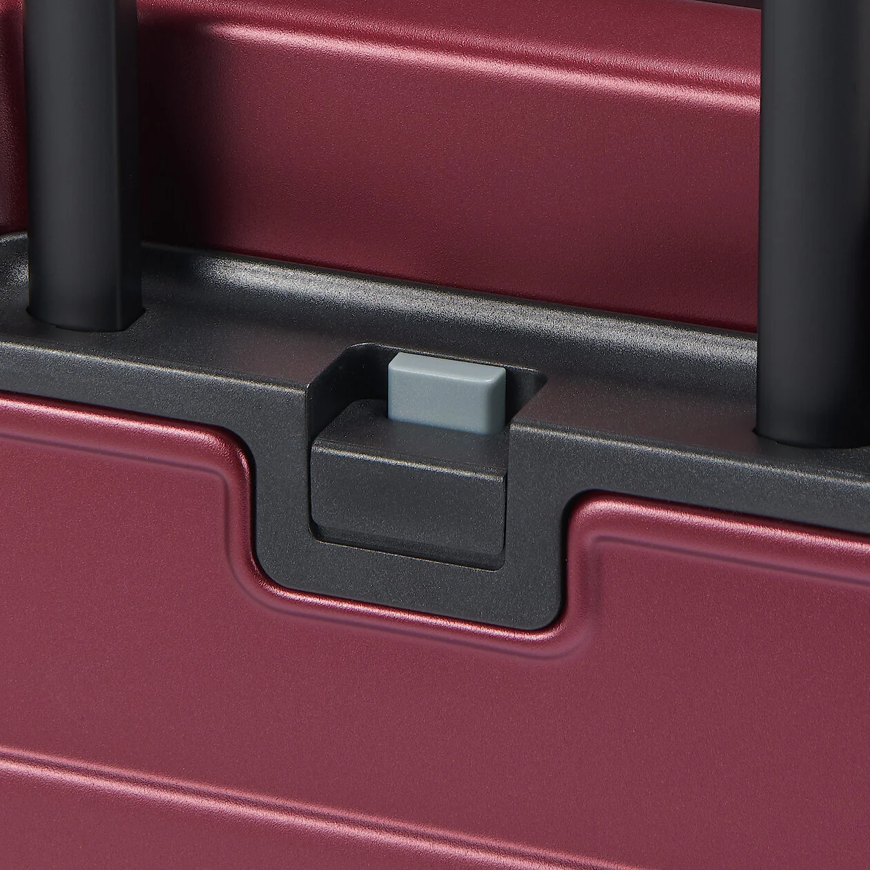 Hard Shell Suitcase - 75L (71.5cm) - Image 32