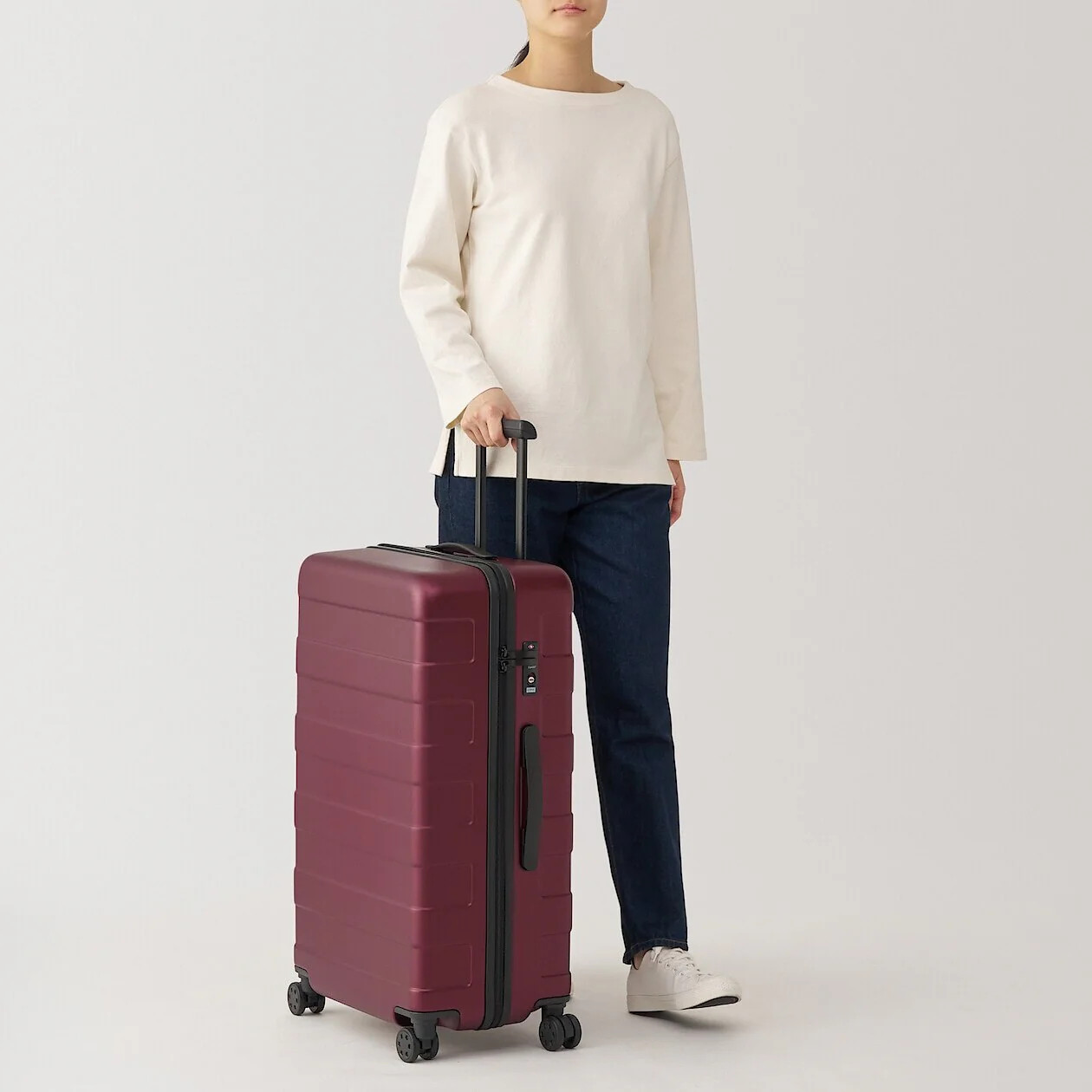 Hard Shell Suitcase - 75L (71.5cm) - Image 35