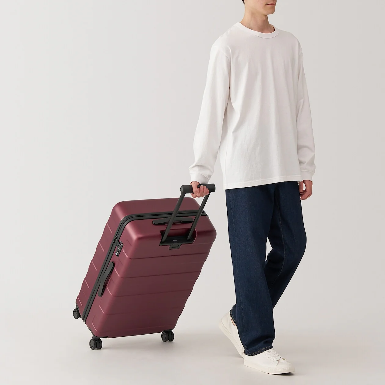 Hard Shell Suitcase - 75L (71.5cm) - Image 36