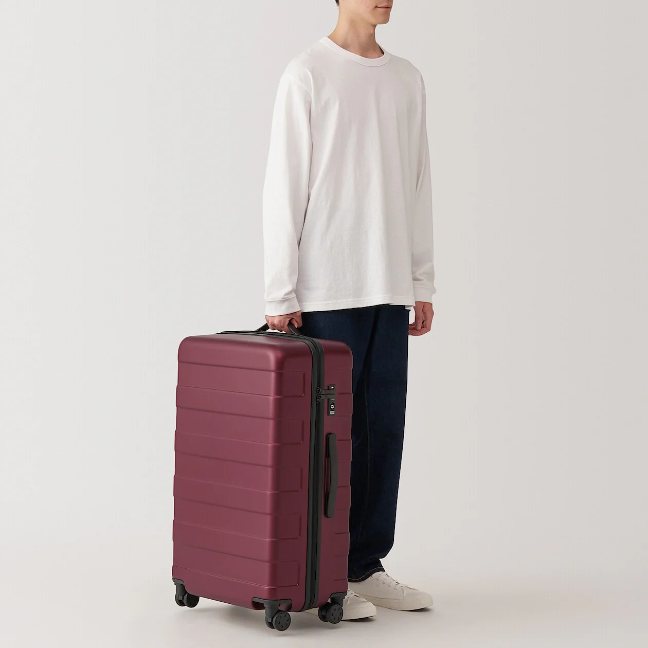 Hard Shell Suitcase - 75L (71.5cm) - Image 37