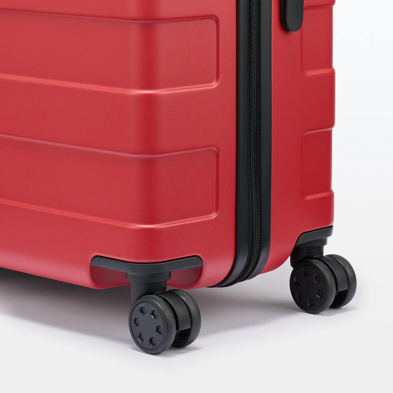 Hard Shell Suitcase - 75L (71.5cm) - Image 50