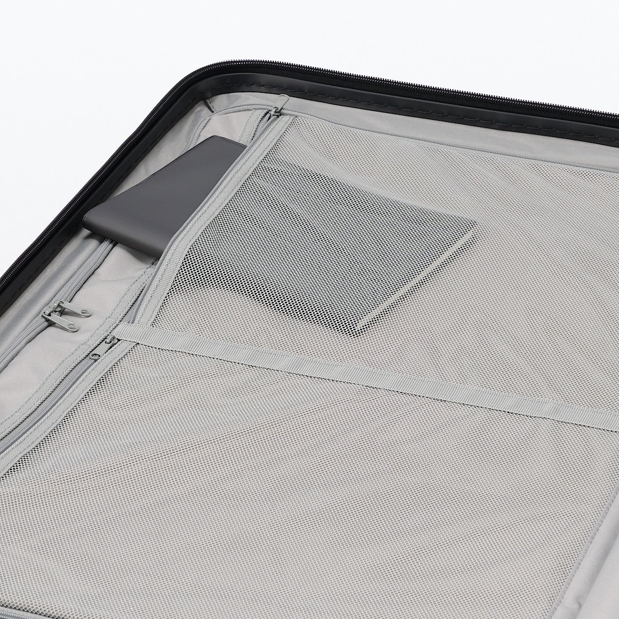 Hard Shell Suitcase - 75L (71.5cm) - Image 53