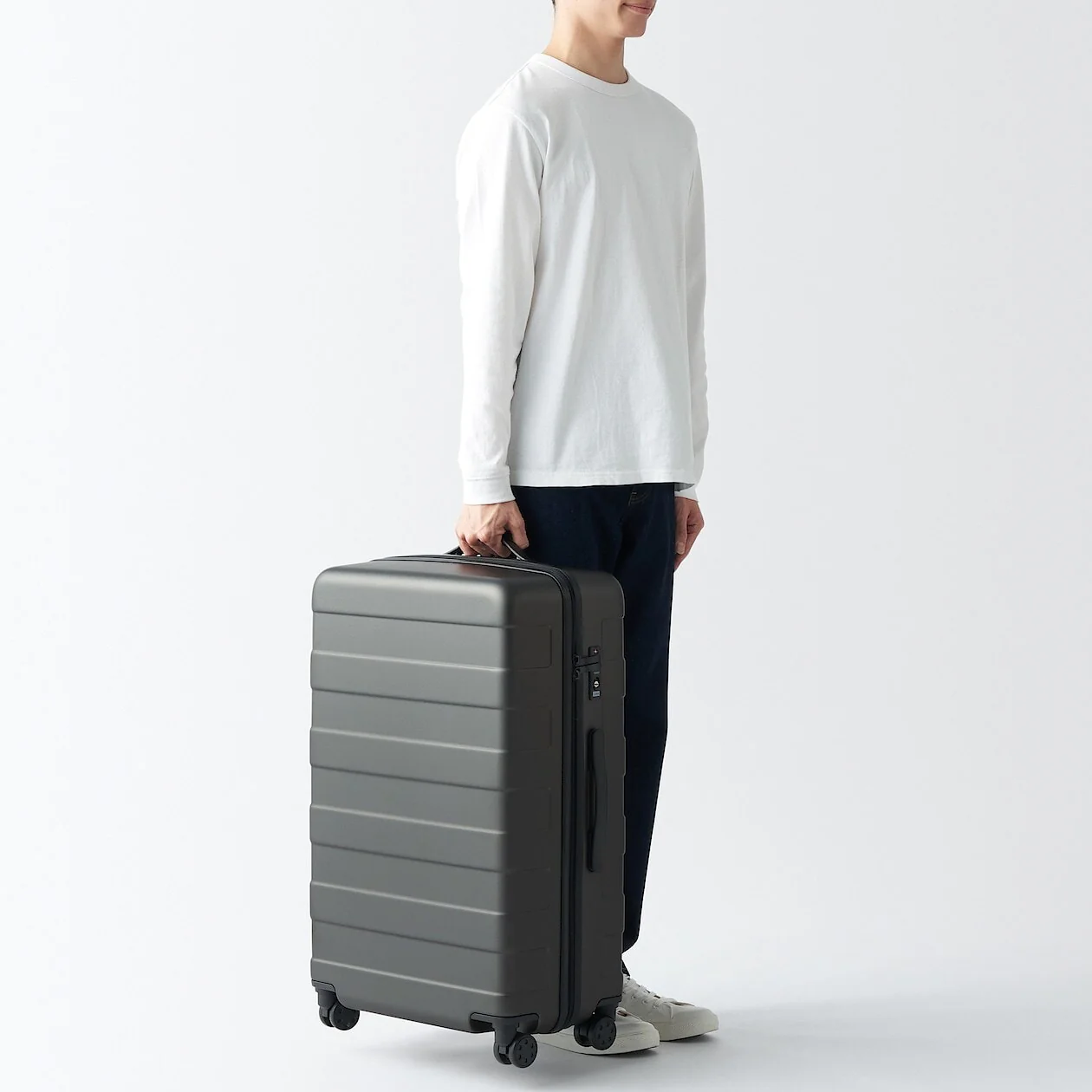 Hard Shell Suitcase - 75L (71.5cm) - Image 57