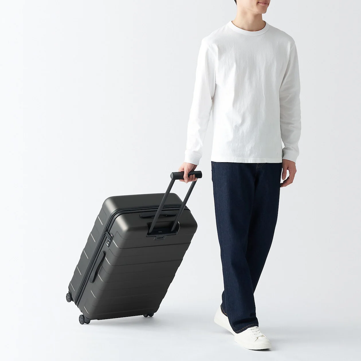 Hard Shell Suitcase - 75L (71.5cm) - Image 59