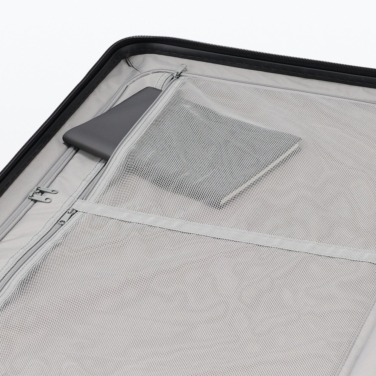 Hard Shell Suitcase - 75L (71.5cm) - Image 8