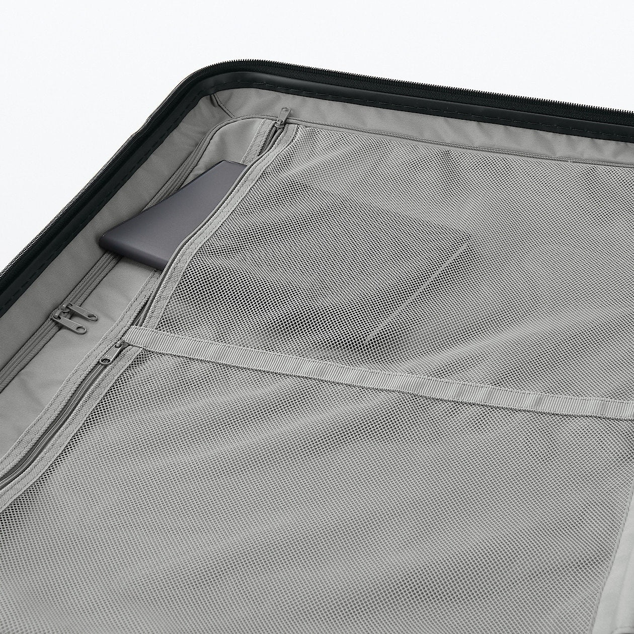 Hard Shell Suitcase - 75L (71.5cm) - Image 80