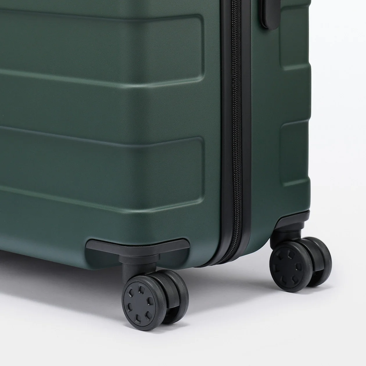 Hard Shell Suitcase - 75L (71.5cm) - Image 9