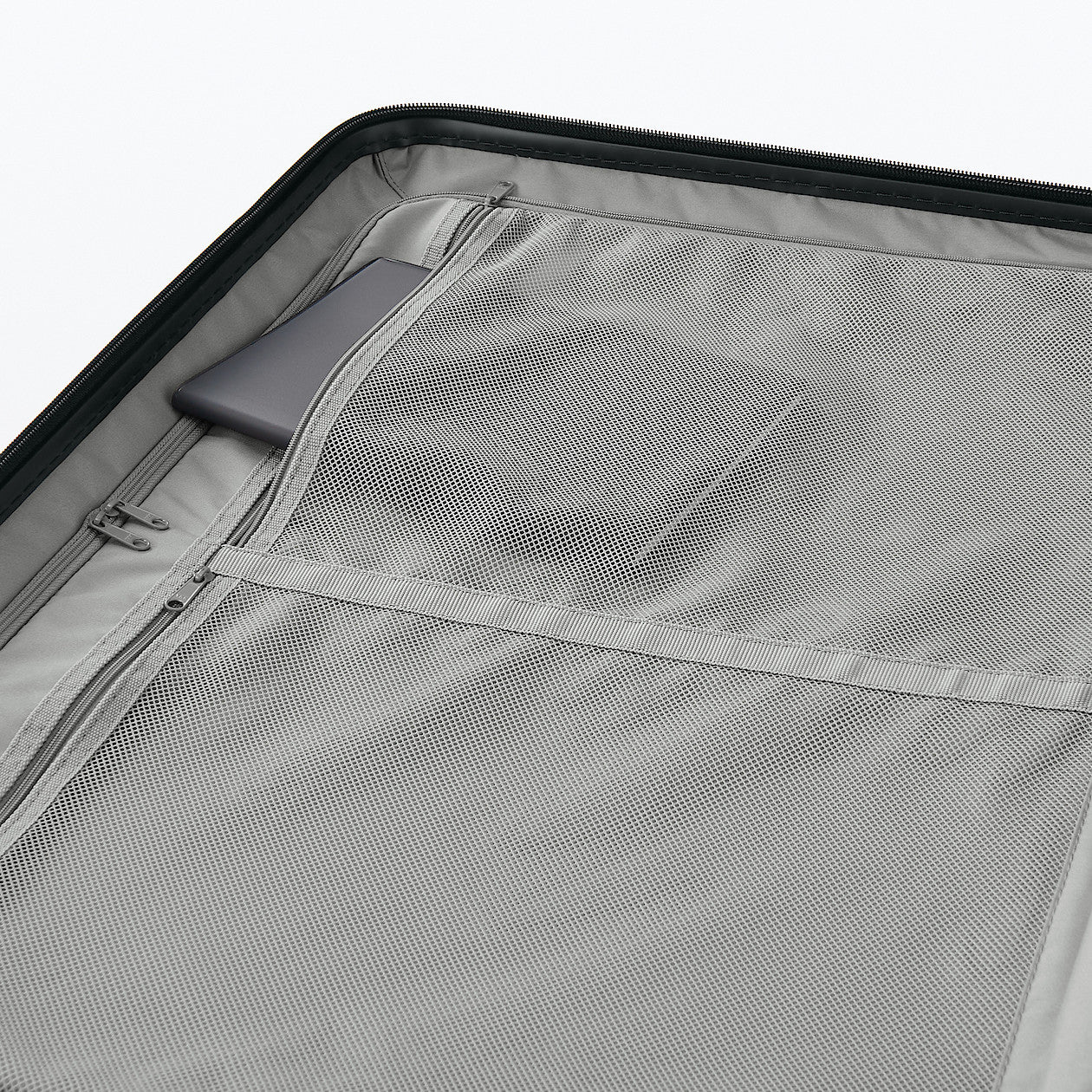 Hard Shell Suitcase - 75L (71.5cm) - Image 92