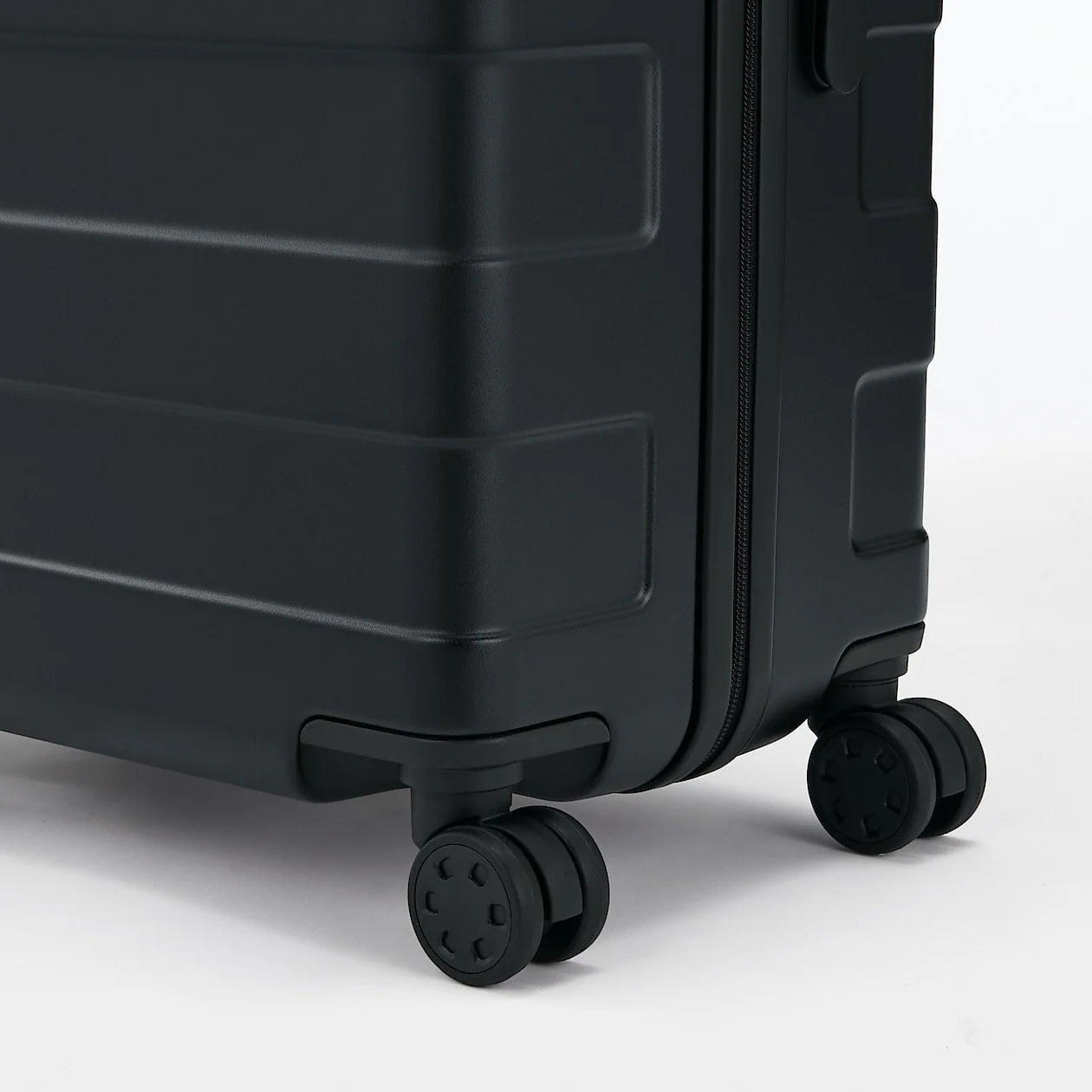 Hard Shell Suitcase - 75L (71.5cm) - Image 93