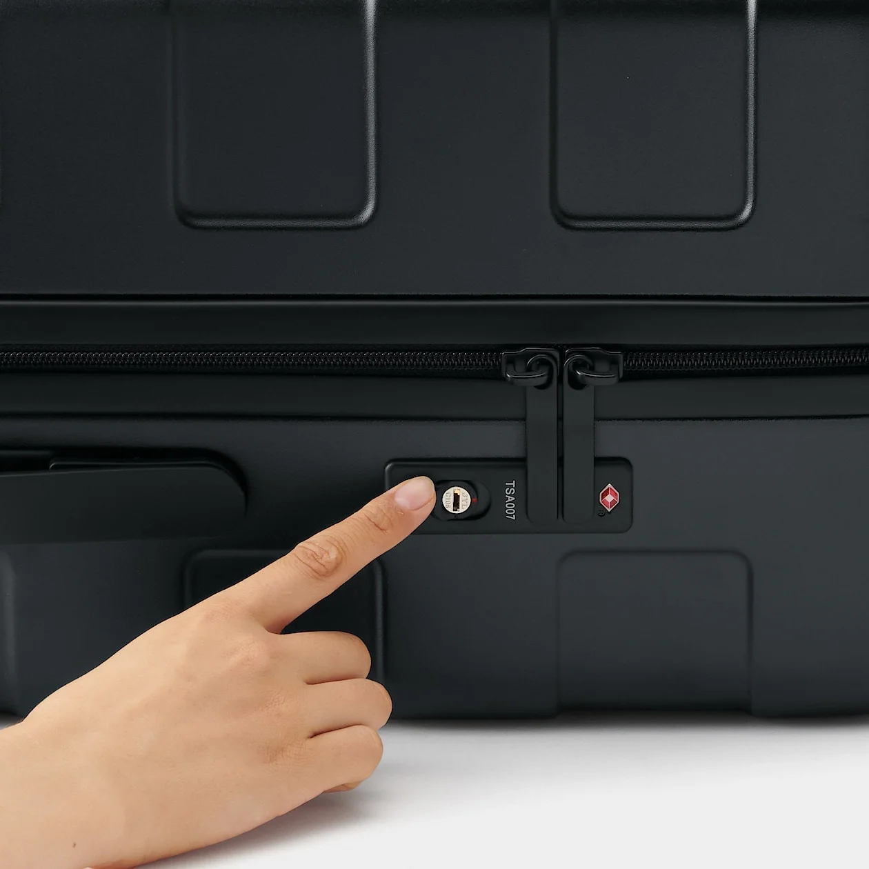 Hard Shell Suitcase - 75L (71.5cm) - Image 95