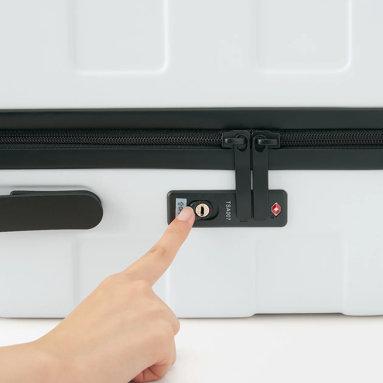 Limited Edition Hard Shell Suitcase - 75L (71.5cm) - Image 11