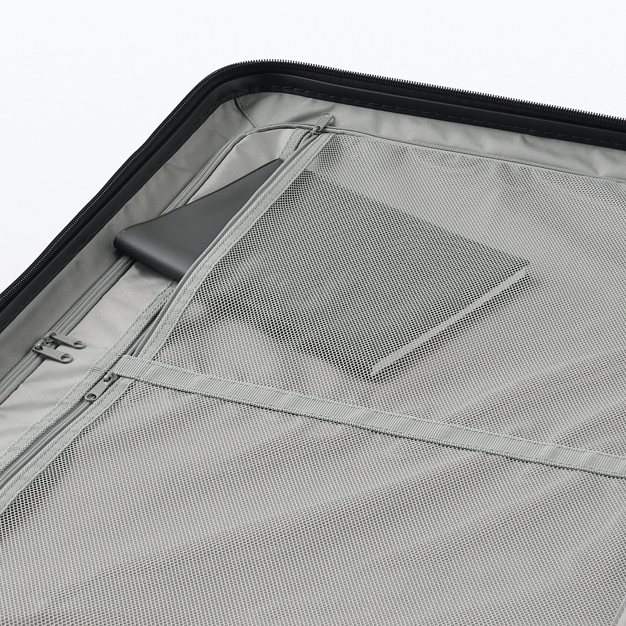 Limited Edition Hard Shell Suitcase - 75L (71.5cm) - Image 8