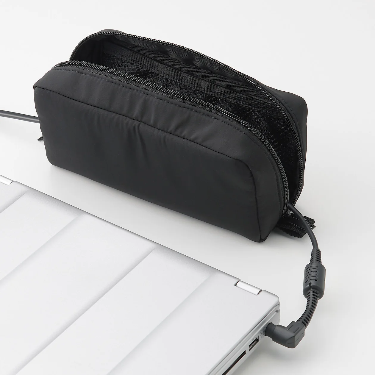 Lightweight Gadget Pouch - Image 8